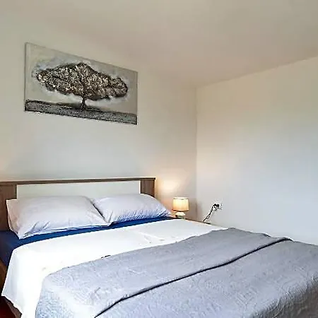 407 Hotell Fažana